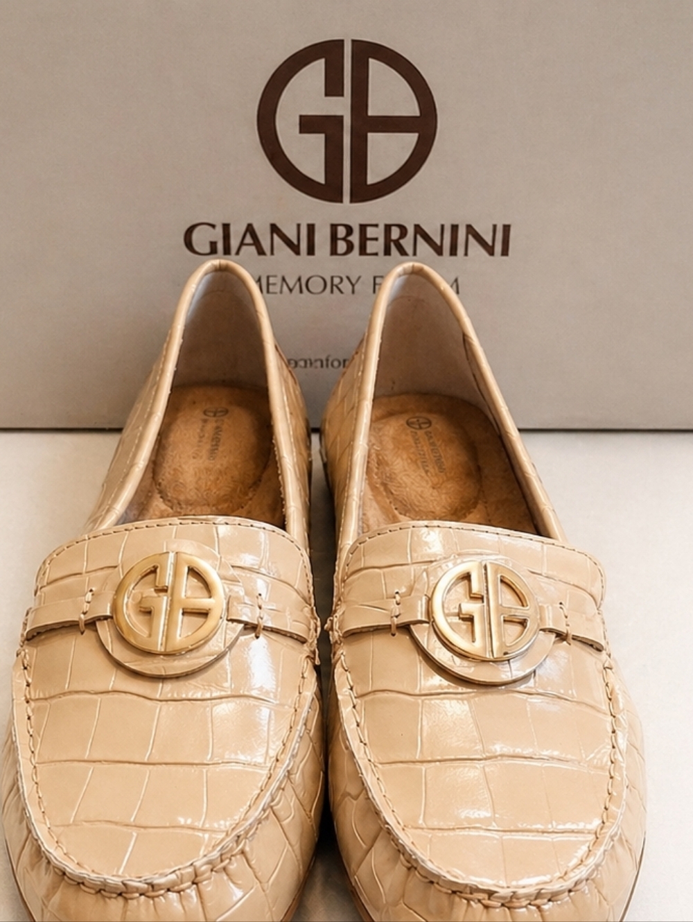 Giani Bernini Dailyn Leather Loafers Beige Croc Memory Foam 9.5M Light Academia